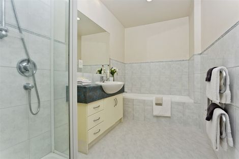 Photo of property in 4d/171 Hurstmere Road, Takapuna, Auckland, 0622
