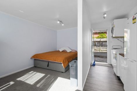 Photo of property in 136 Featherston Street, Palmerston North, 4410