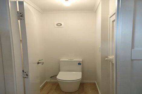 Photo of property in 2/10 Exmouth Road, Northcote, Auckland, 0627