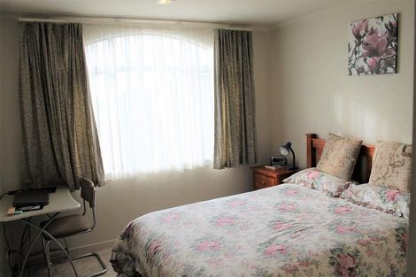 Photo of property in 1 Girvan Terrace, Wattle Downs, Auckland, 2103