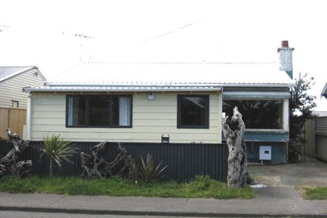 Photo of property in 4 Seafront Road, Castlecliff, Whanganui, 4501