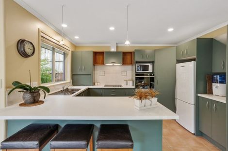 Photo of property in 35 Admirals Court Drive, Greenhithe, Auckland, 0632