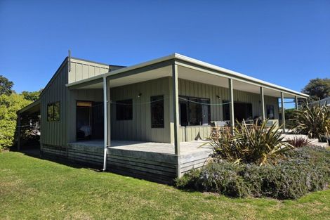Photo of property in 109 Titoki Place, Matarangi, Whitianga, 3592