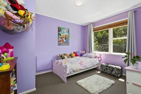 Photo of property in 15 Cherry Blossom Grove, Maungaraki, Lower Hutt, 5010