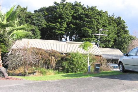 Photo of property in 15 Cantua Close, Totara Heights, Auckland, 2105