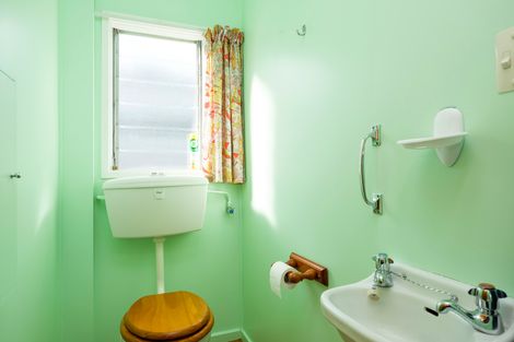 Photo of property in 23 Marine Parade, Macandrew Bay, Dunedin, 9014