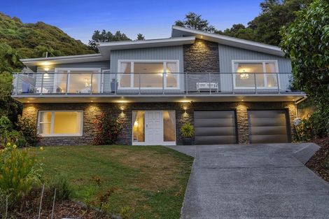 Photo of property in 8 Volkner Grove, Waterloo, Lower Hutt, 5011
