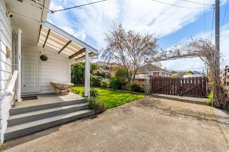 Photo of property in 13 Whites Line West, Woburn, Lower Hutt, 5010