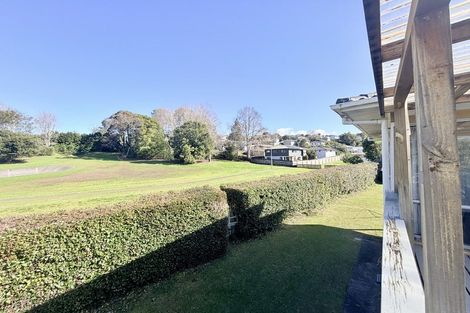 Photo of property in 14 Heather Place, Sunnynook, Auckland, 0620