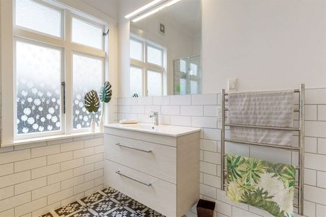 Photo of property in 22 Central Terrace, Alicetown, Lower Hutt, 5010