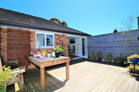 Photo of property in 51 Hilling Street, Titirangi, Auckland, 0604