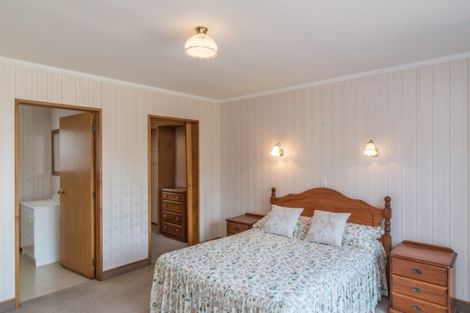 Photo of property in 3 Balmerino Grove, Waikanae, 5036