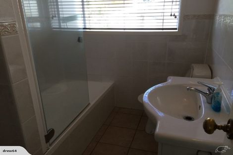 Photo of property in 2/17 Havenwood Place, Birkenhead, Auckland, 0626