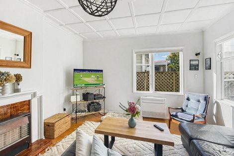 Photo of property in 97 Northland Road, Northland, Wellington, 6012