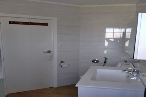 Photo of property in 18 Sarona Avenue, Glen Eden, Auckland, 0602