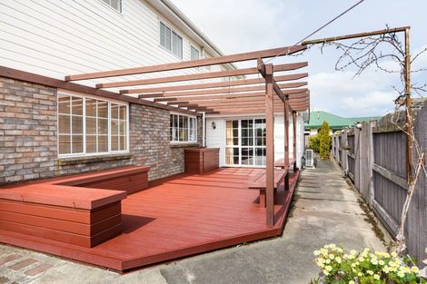 Photo of property in 2 Rosebank Avenue, Kelvin Grove, Palmerston North, 4414