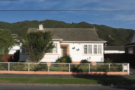 Photo of property in 24 Shearer Crescent, Naenae, Lower Hutt, 5011