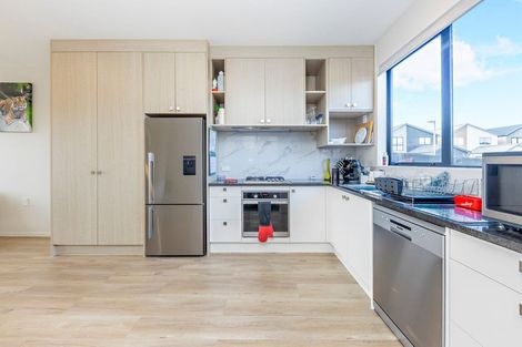 Photo of property in 43 Walsh Road, Papakura, 2110