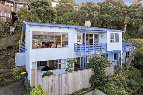 Photo of property in 140a Queens Drive, Lyall Bay, Wellington, 6022