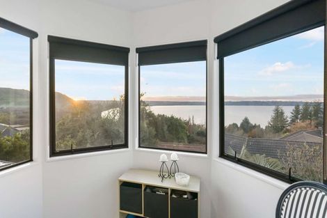 Photo of property in 4 Tupara Crescent, Kawaha Point, Rotorua, 3010