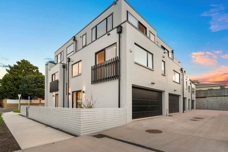 Photo of property in 27 Claude Road, Hillpark, Auckland, 2102