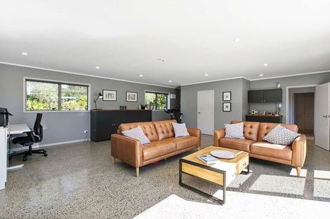 Photo of property in 35 Old Barn Road, Opaheke, Papakura, 2584