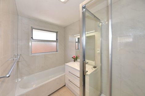 Photo of property in 33 Montclare Avenue, Avonhead, Christchurch, 8042