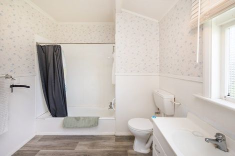 Photo of property in 1 Lena Place, Foxton, 4814