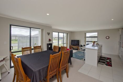 Photo of property in 125 Doncaster Drive, Papamoa Beach, Papamoa, 3118