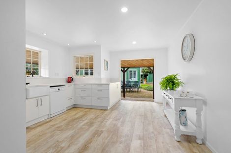 Photo of property in 261 Shakespeare Street, Leamington, Cambridge, 3432