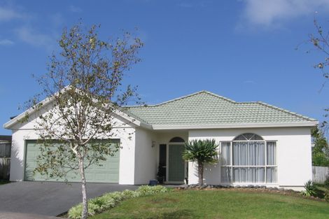 Photo of property in 22 Te Hoe Grove, Pinehill, Auckland, 0632
