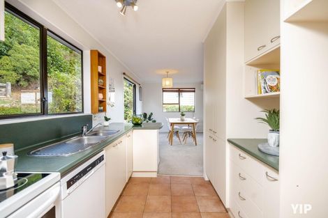 Photo of property in 44 Colchester Crescent, Newlands, Wellington, 6037