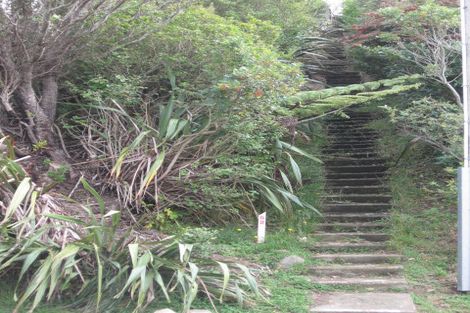 Photo of property in 52 Ruskin Road, Newlands, Wellington, 6037