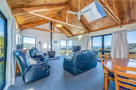Photo of property in 100 Viewmont Drive, Harbour View, Lower Hutt, 5010