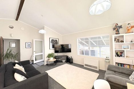 Photo of property in 19a Colchester Crescent, Newlands, Wellington, 6037