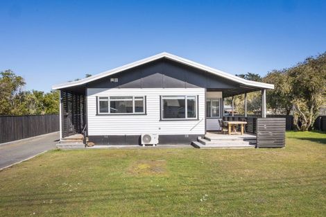 Photo of property in 8 Cousins Avenue East, Foxton Beach, Foxton, 4815