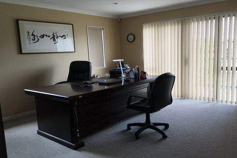 Photo of property in 6 Parkvale Grove, Te Atatu Peninsula, Auckland, 0610