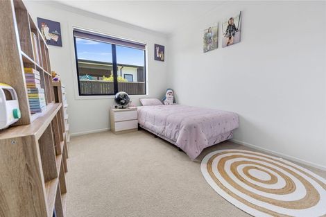 Photo of property in 70a Western Avenue, Omokoroa, 3114