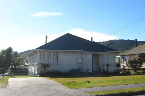 Photo of property in 17 Masters Street, Greymouth, 7805