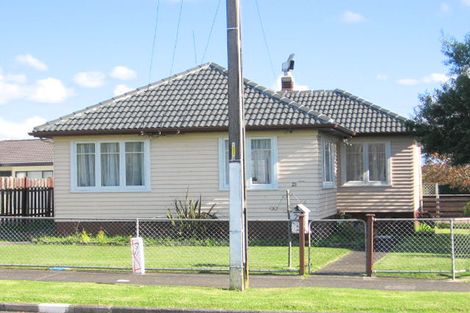 Photo of property in 21 Churchill Avenue, Manurewa, Auckland, 2102