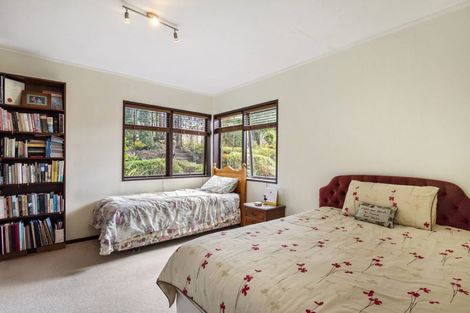 Photo of property in 8 Shearwater Rise, Rothesay Bay, Auckland, 0630