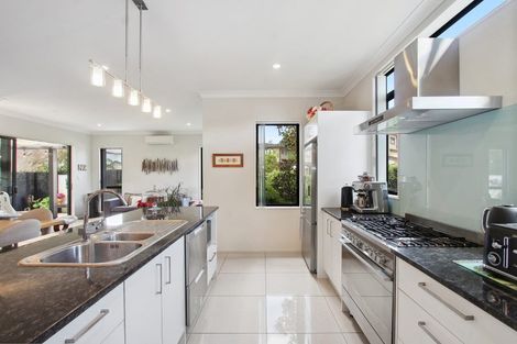 Photo of property in 22 Midhurst Avenue, Henderson, Auckland, 0612