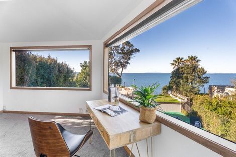 Photo of property in 72 Cliff Road, Torbay, Auckland, 0630