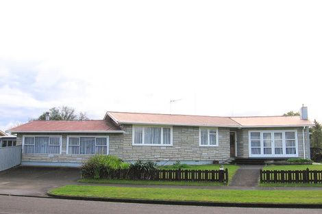 Photo of property in 2 Mokau Place, Terrace End, Palmerston North, 4410