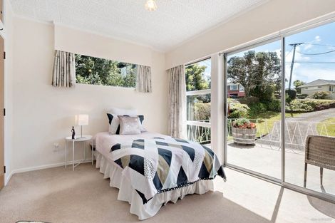 Photo of property in 35 Montgomery Avenue, Rothesay Bay, Auckland, 0630