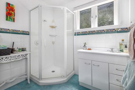 Photo of property in 48 Seaview Road, Paremata, Porirua, 5024