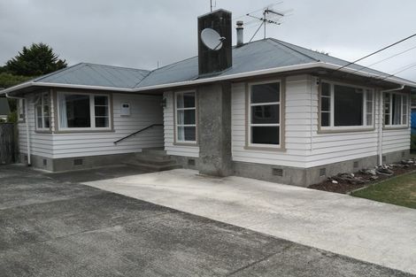 Photo of property in 7 Heretaunga Square, Silverstream, Upper Hutt, 5019