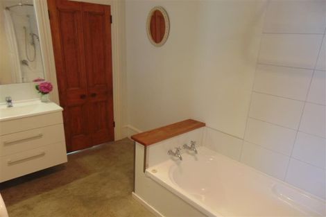 Photo of property in 21 May Avenue, Hospital Hill, Napier, 4110