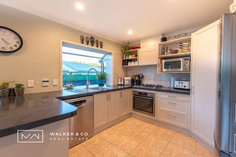 Photo of property in 28 Carlow Grove, Birchville, Upper Hutt, 5018