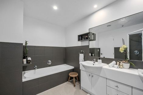 Photo of property in 1c/175 Hurstmere Road, Takapuna, Auckland, 0622